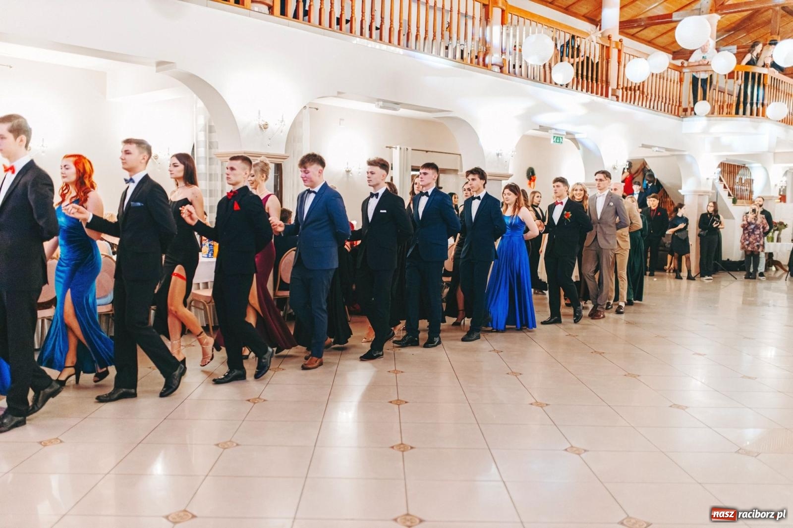 Zdjęcie w galerii na portalu naszraciborz.pl: Ah, cóż to był za bal! Studniówka Kasprowicza na bis! [FOTO] wiadomości z regionu