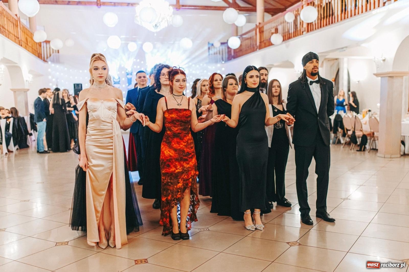 Zdjęcie w galerii na portalu naszraciborz.pl: Ah, cóż to był za bal! Studniówka Kasprowicza na bis! [FOTO] wiadomości z regionu