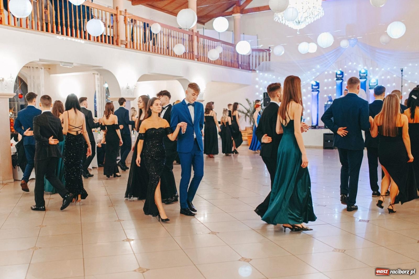 Zdjęcie w galerii na portalu naszraciborz.pl: Ah, cóż to był za bal! Studniówka Kasprowicza na bis! [FOTO] wiadomości z regionu