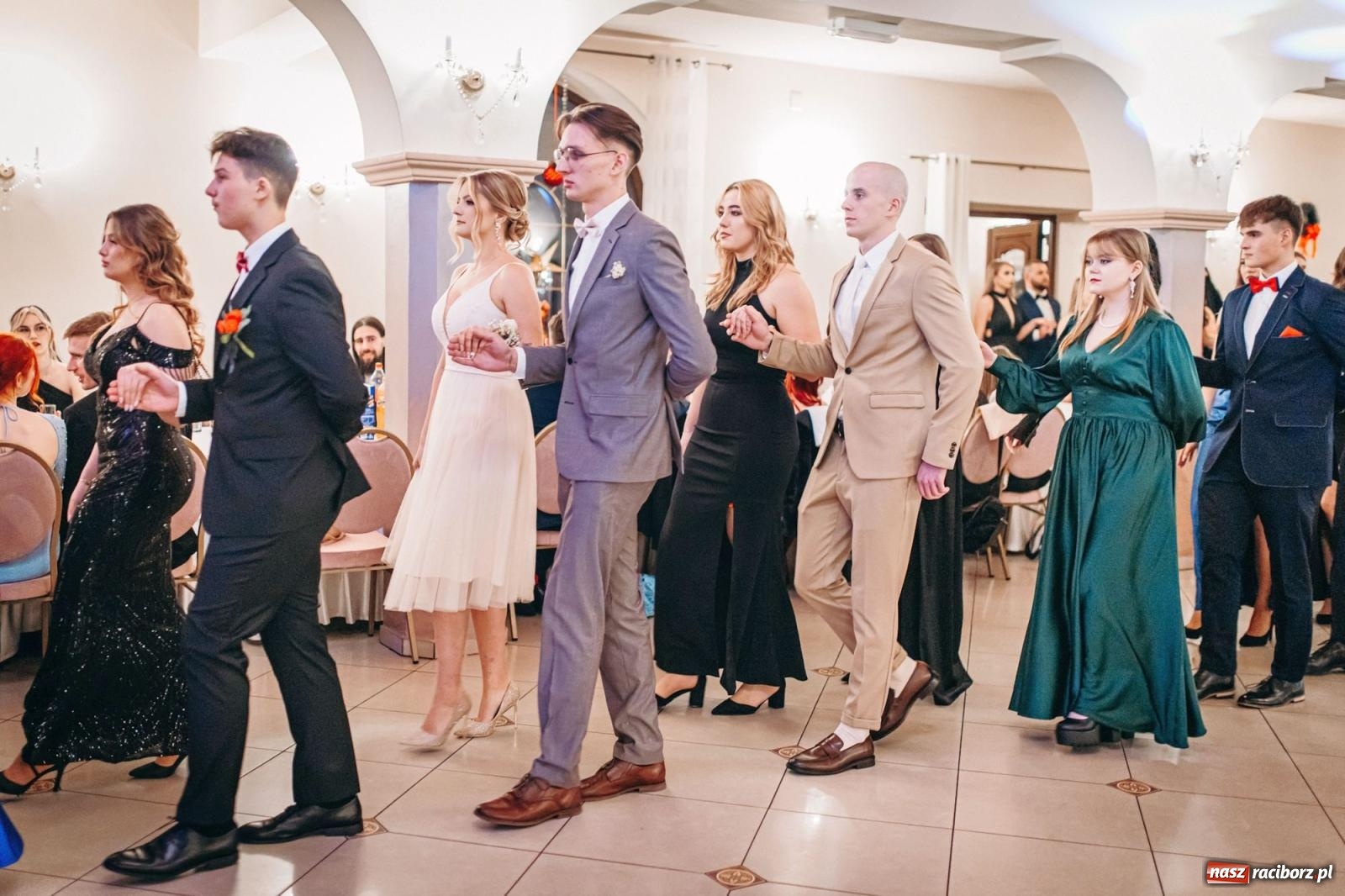 Zdjęcie w galerii na portalu naszraciborz.pl: Ah, cóż to był za bal! Studniówka Kasprowicza na bis! [FOTO] wiadomości z regionu