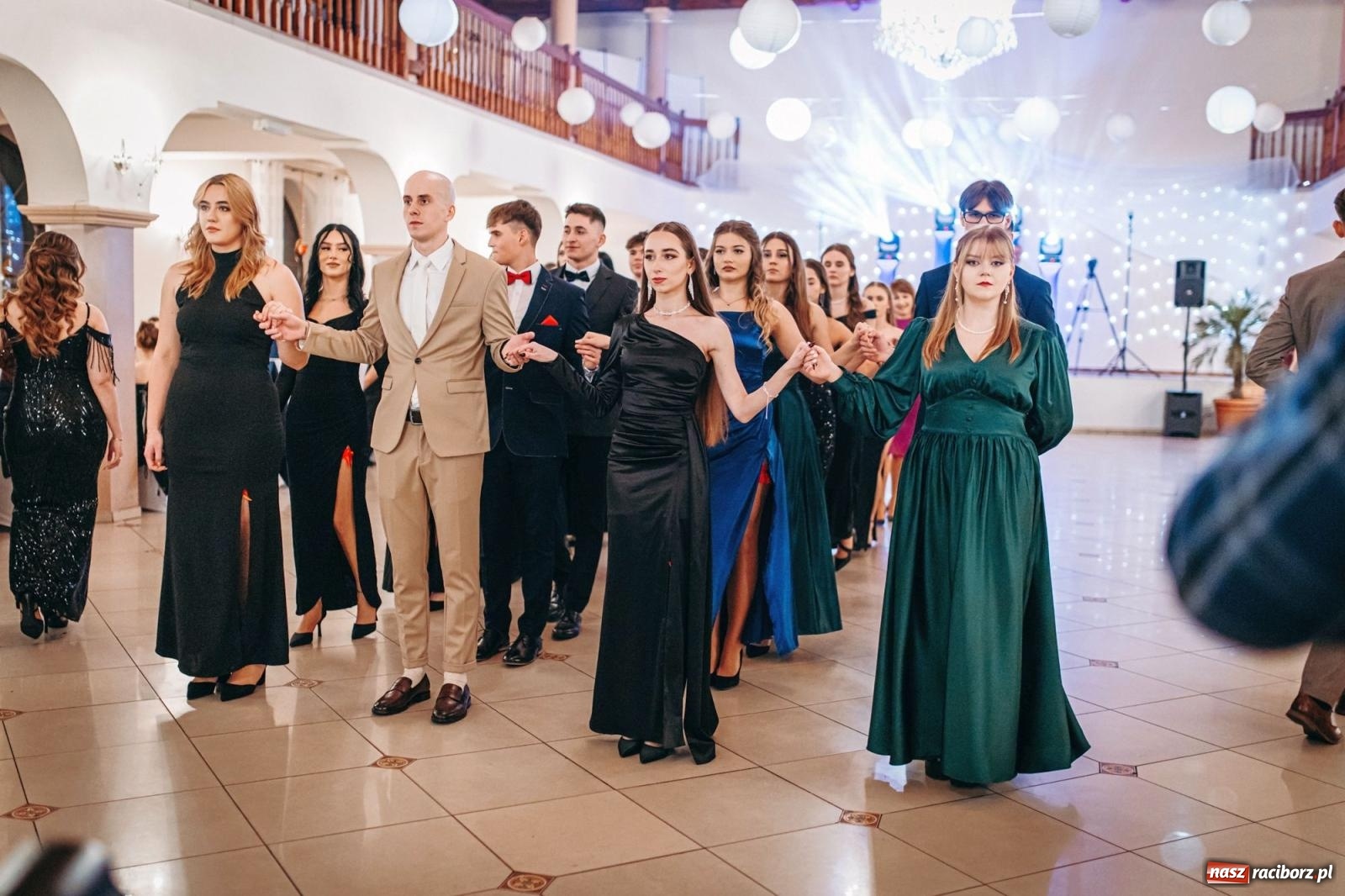 Zdjęcie w galerii na portalu naszraciborz.pl: Ah, cóż to był za bal! Studniówka Kasprowicza na bis! [FOTO] wiadomości z regionu