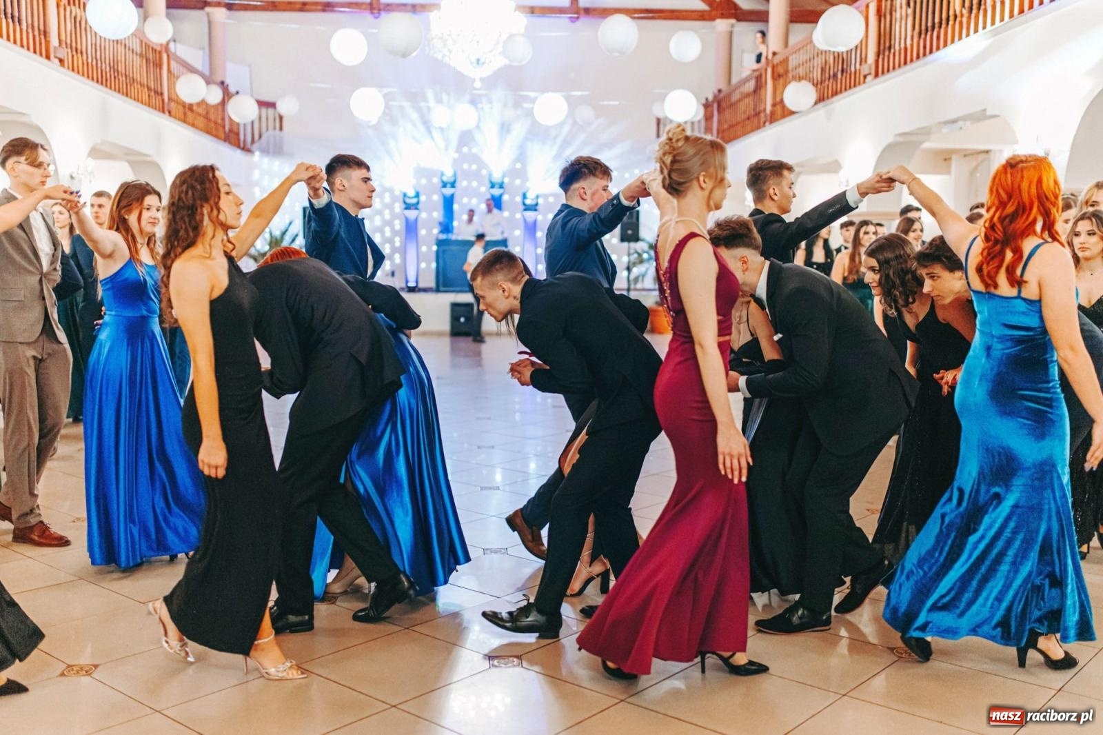 Zdjęcie w galerii na portalu naszraciborz.pl: Ah, cóż to był za bal! Studniówka Kasprowicza na bis! [FOTO] wiadomości z regionu