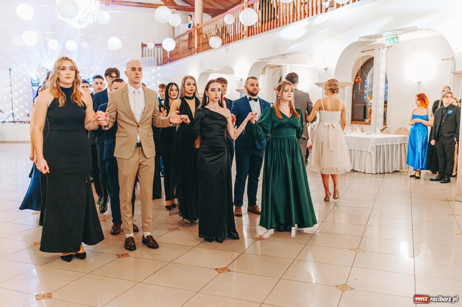 Zdjęcie w galerii na portalu naszraciborz.pl: Ah, cóż to był za bal! Studniówka Kasprowicza na bis! [FOTO] wiadomości z regionu