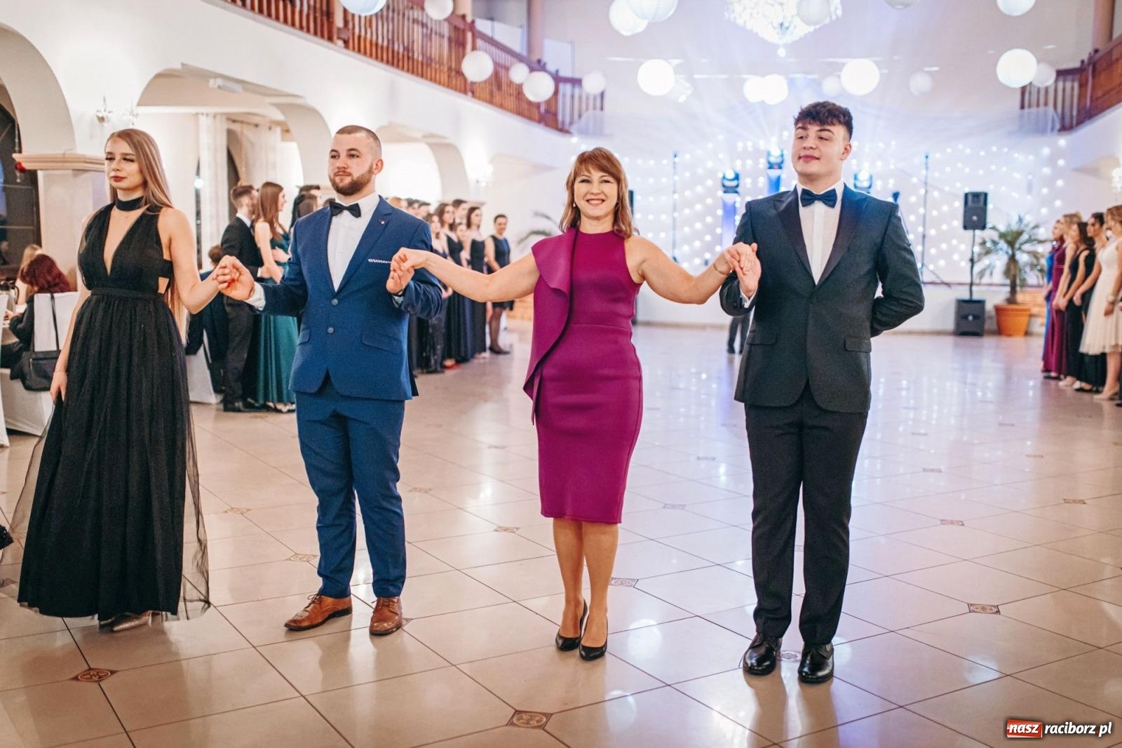 Zdjęcie w galerii na portalu naszraciborz.pl: Ah, cóż to był za bal! Studniówka Kasprowicza na bis! [FOTO] wiadomości z regionu