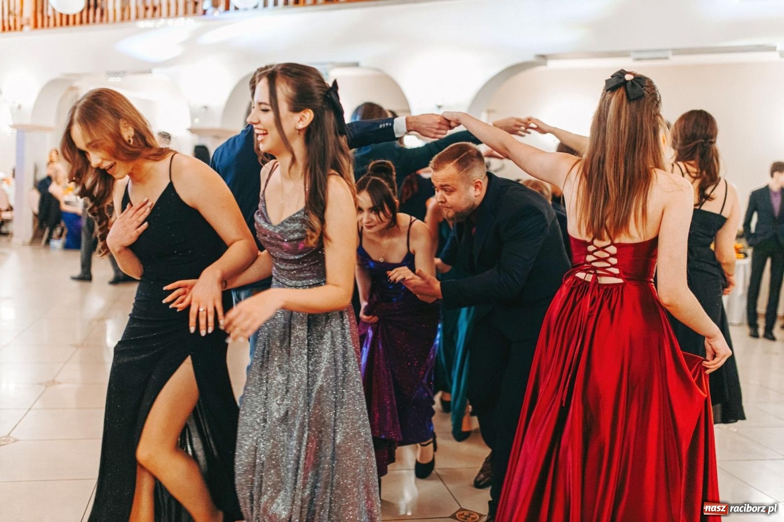 Zdjęcie w galerii na portalu naszraciborz.pl: Ah, cóż to był za bal! Studniówka Kasprowicza na bis! [FOTO] wiadomości z regionu