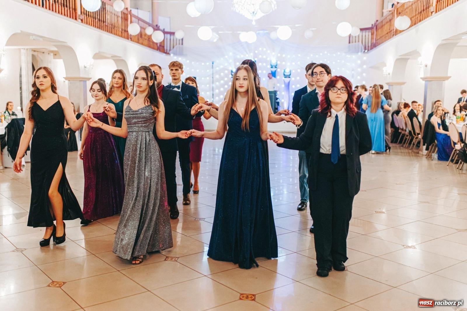 Zdjęcie w galerii na portalu naszraciborz.pl: Ah, cóż to był za bal! Studniówka Kasprowicza na bis! [FOTO] wiadomości z regionu