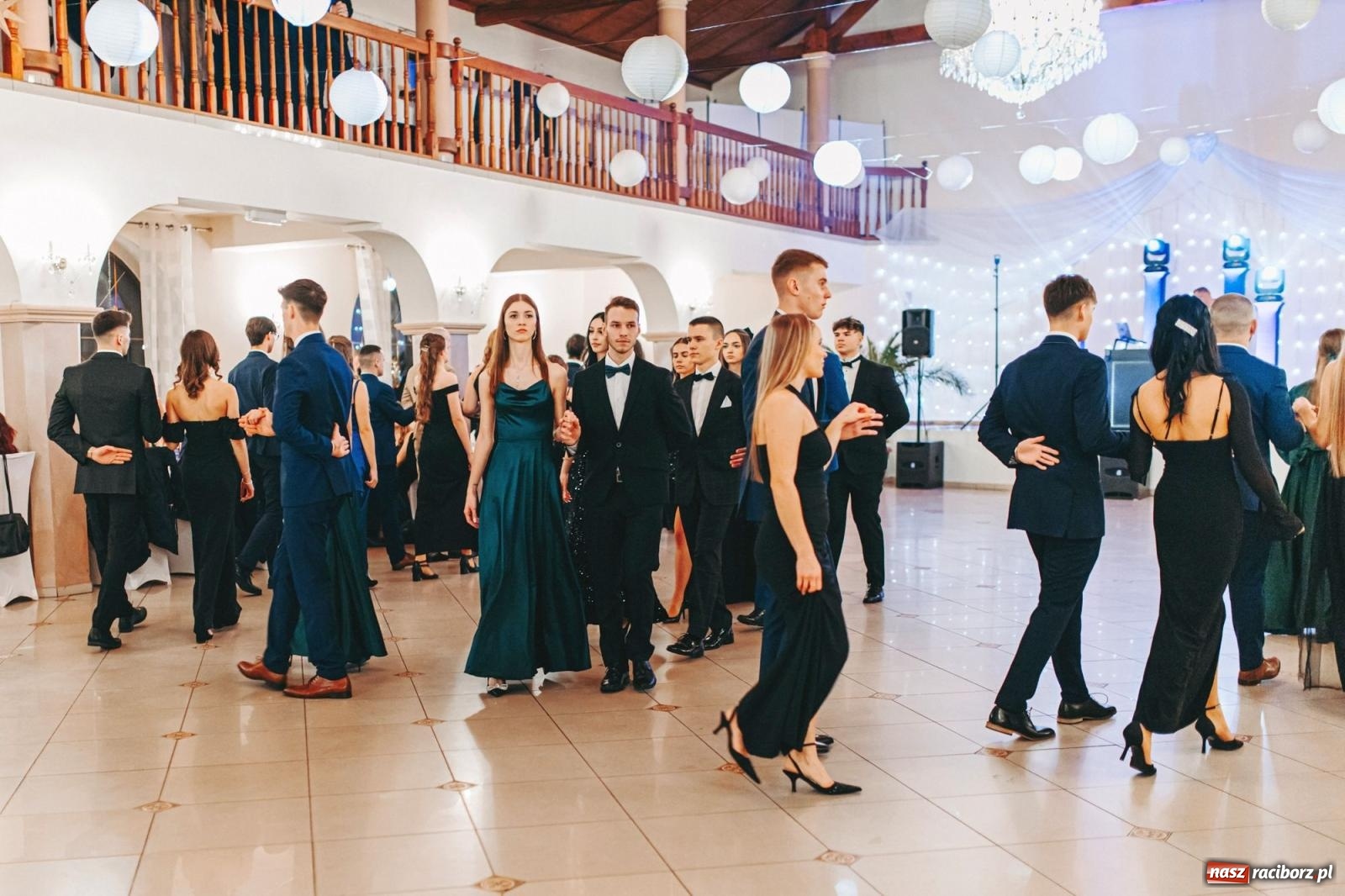 Zdjęcie w galerii na portalu naszraciborz.pl: Ah, cóż to był za bal! Studniówka Kasprowicza na bis! [FOTO] wiadomości z regionu