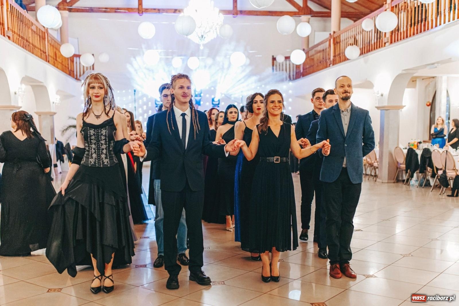 Zdjęcie w galerii na portalu naszraciborz.pl: Ah, cóż to był za bal! Studniówka Kasprowicza na bis! [FOTO] wiadomości z regionu