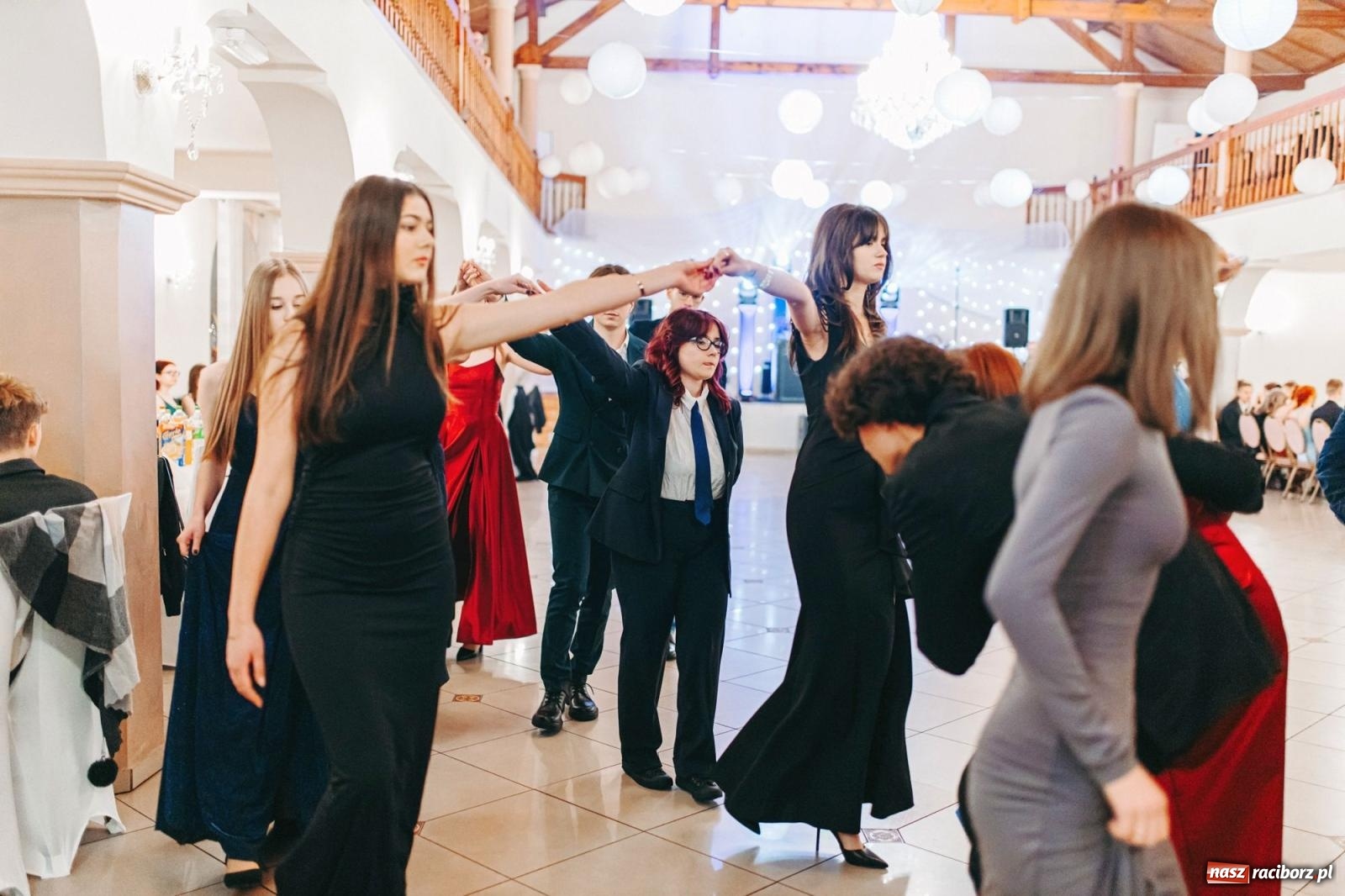 Zdjęcie w galerii na portalu naszraciborz.pl: Ah, cóż to był za bal! Studniówka Kasprowicza na bis! [FOTO] wiadomości z regionu