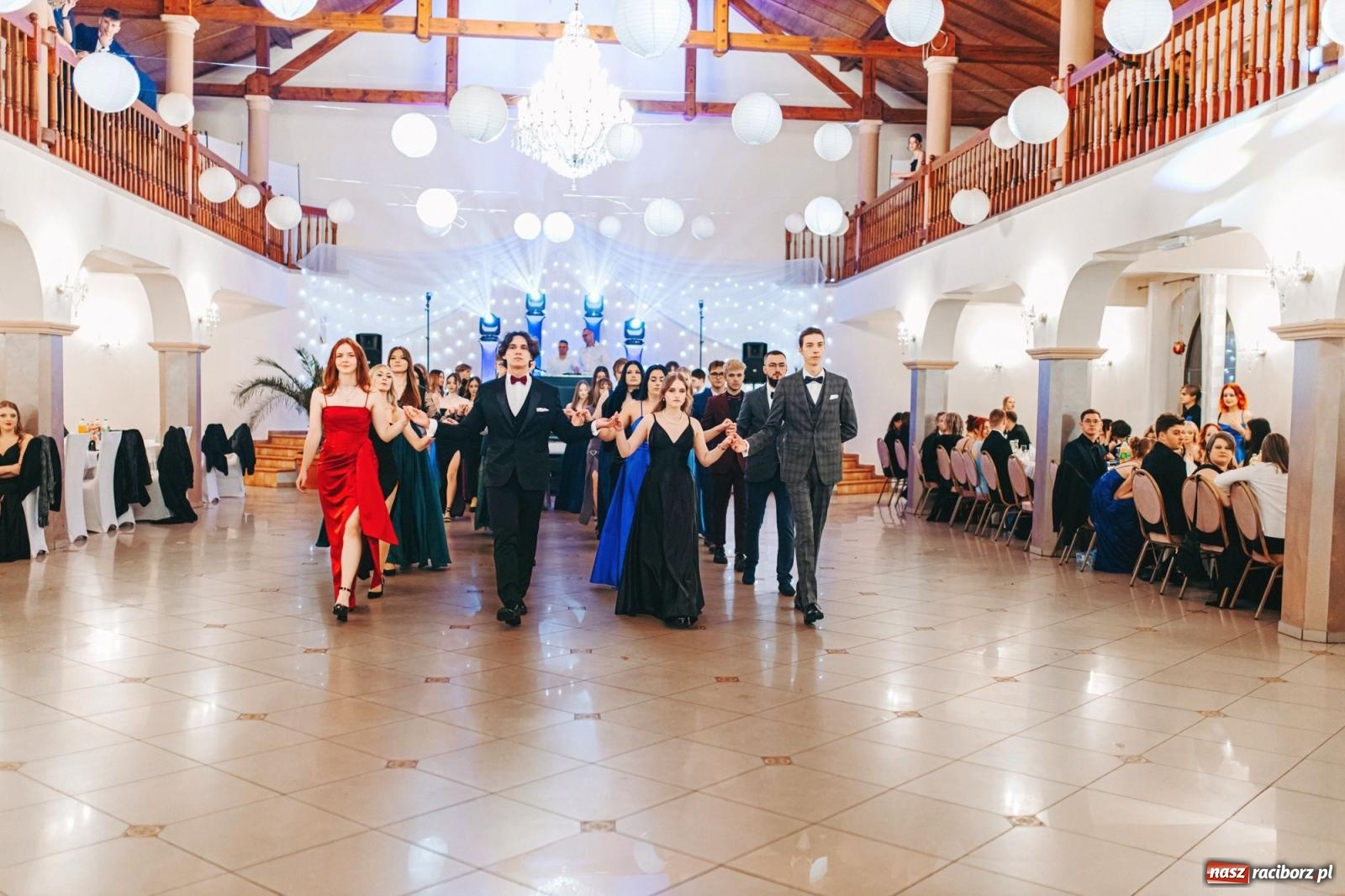 Zdjęcie w galerii na portalu naszraciborz.pl: Ah, cóż to był za bal! Studniówka Kasprowicza na bis! [FOTO] wiadomości z regionu