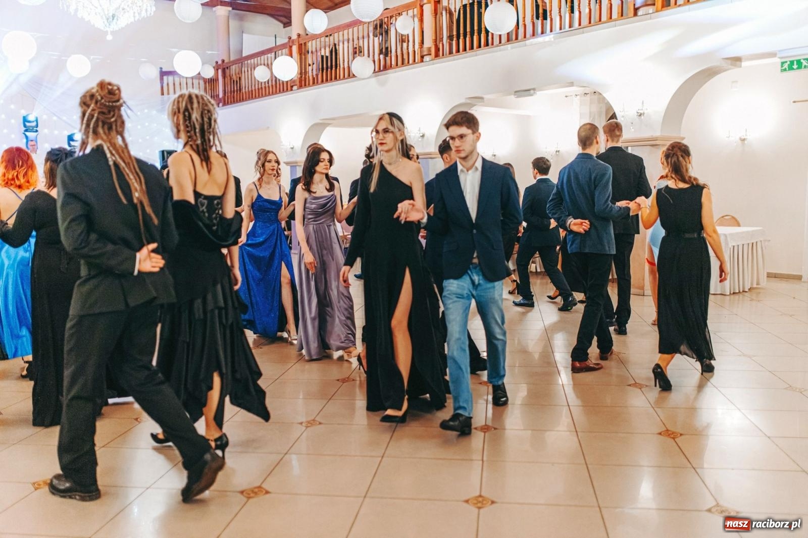 Zdjęcie w galerii na portalu naszraciborz.pl: Ah, cóż to był za bal! Studniówka Kasprowicza na bis! [FOTO] wiadomości z regionu