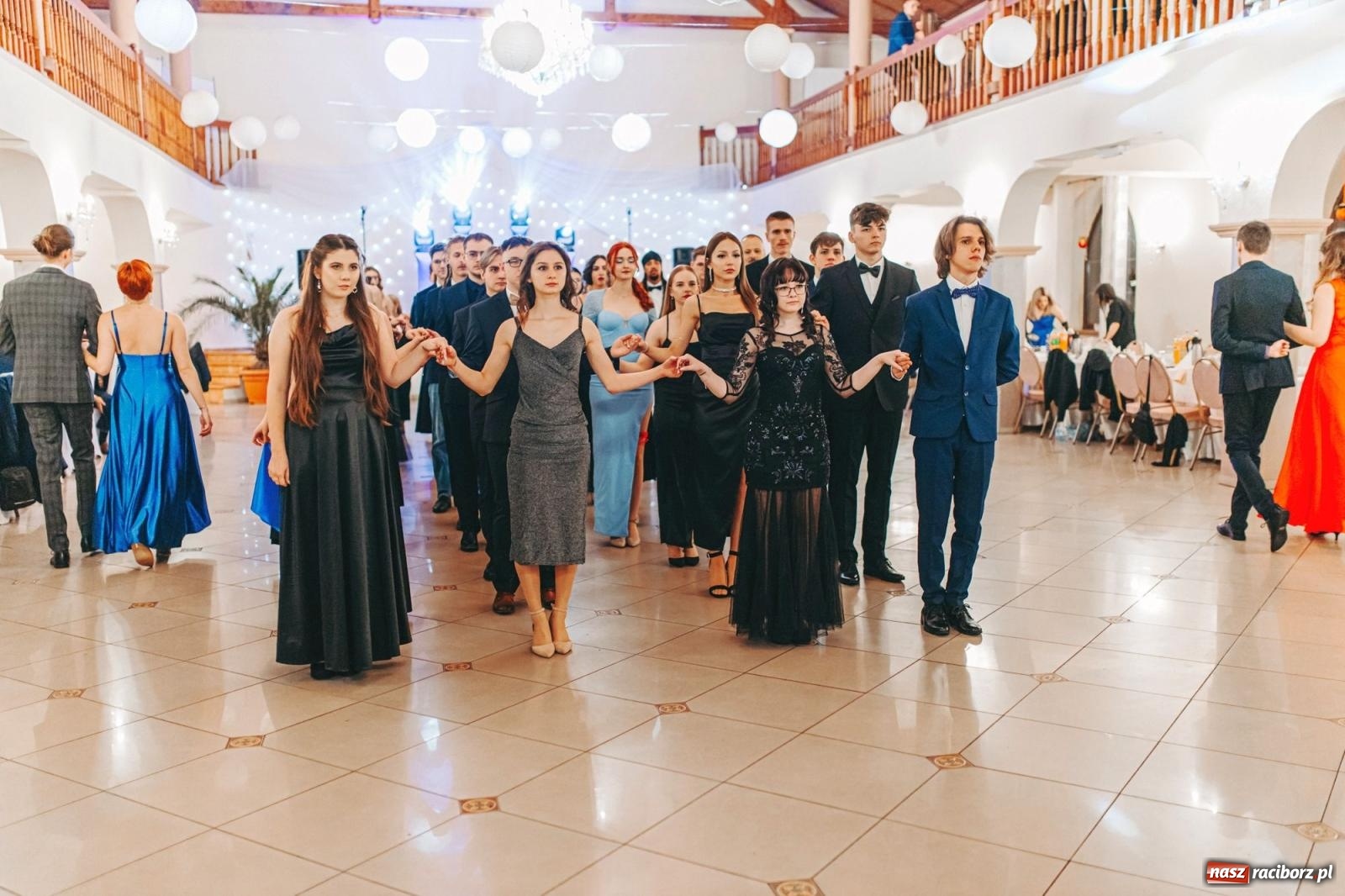 Zdjęcie w galerii na portalu naszraciborz.pl: Ah, cóż to był za bal! Studniówka Kasprowicza na bis! [FOTO] wiadomości z regionu