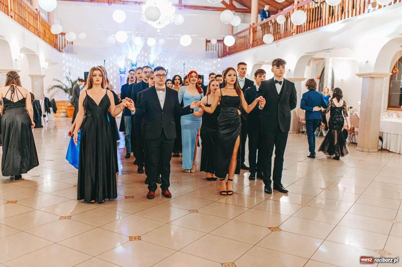 Zdjęcie w galerii na portalu naszraciborz.pl: Ah, cóż to był za bal! Studniówka Kasprowicza na bis! [FOTO] wiadomości z regionu