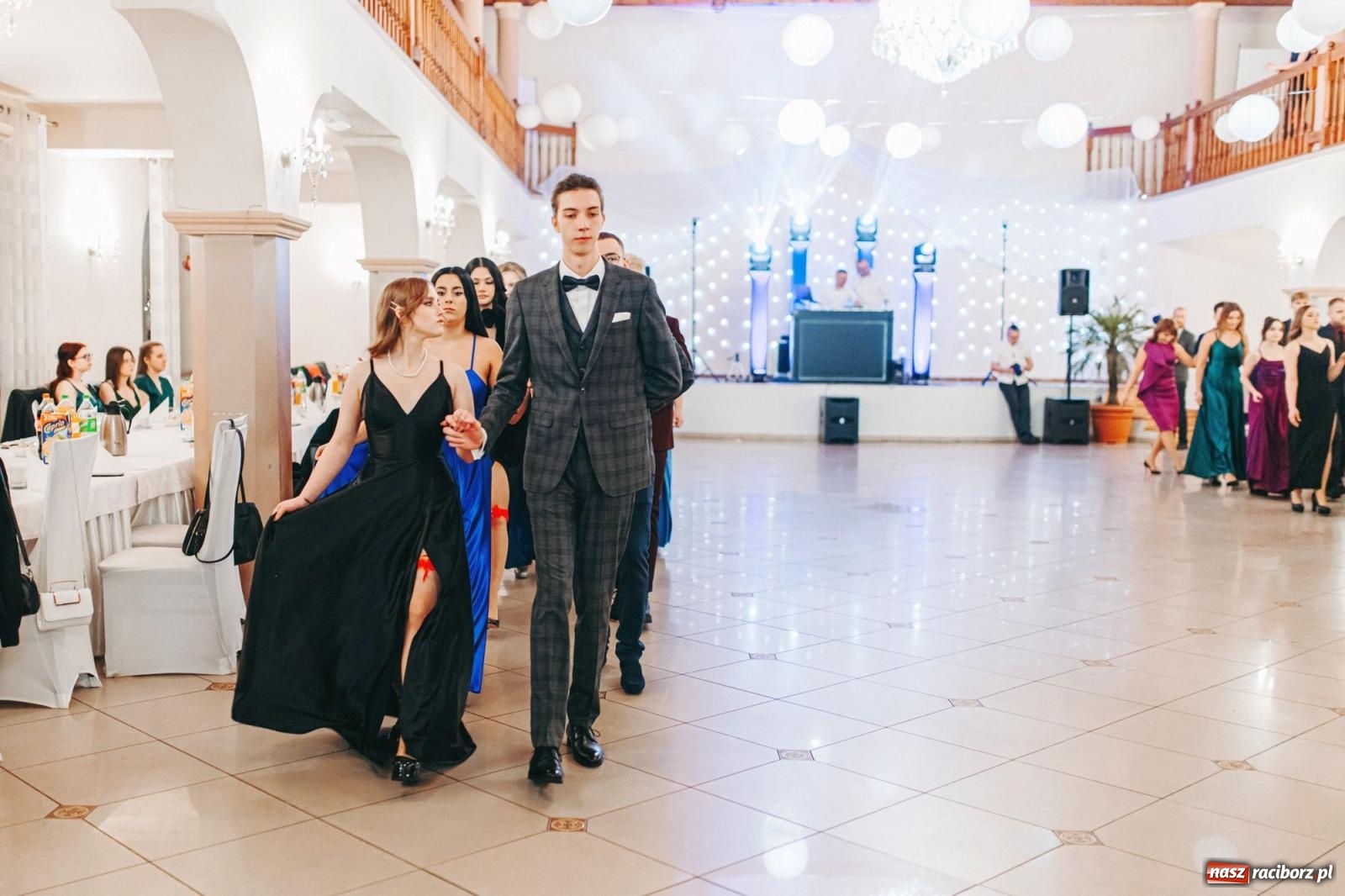 Zdjęcie w galerii na portalu naszraciborz.pl: Ah, cóż to był za bal! Studniówka Kasprowicza na bis! [FOTO] wiadomości z regionu