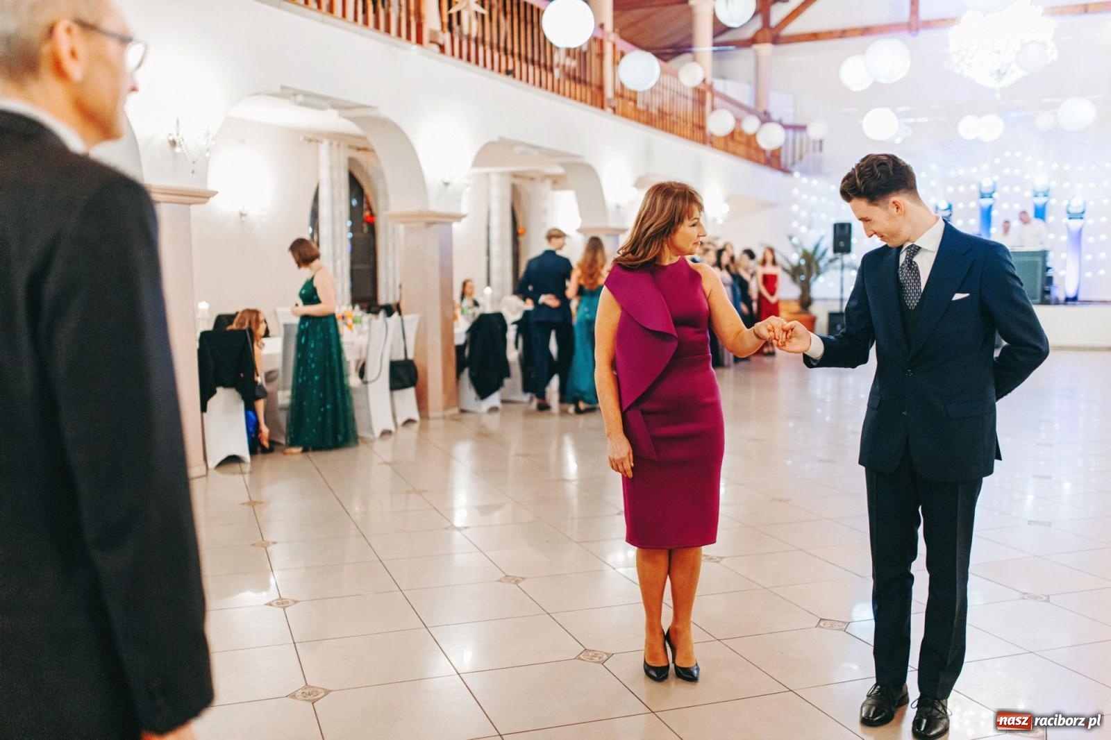 Zdjęcie w galerii na portalu naszraciborz.pl: Ah, cóż to był za bal! Studniówka Kasprowicza na bis! [FOTO] wiadomości z regionu