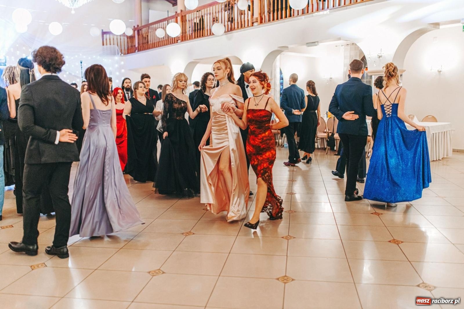 Zdjęcie w galerii na portalu naszraciborz.pl: Ah, cóż to był za bal! Studniówka Kasprowicza na bis! [FOTO] wiadomości z regionu