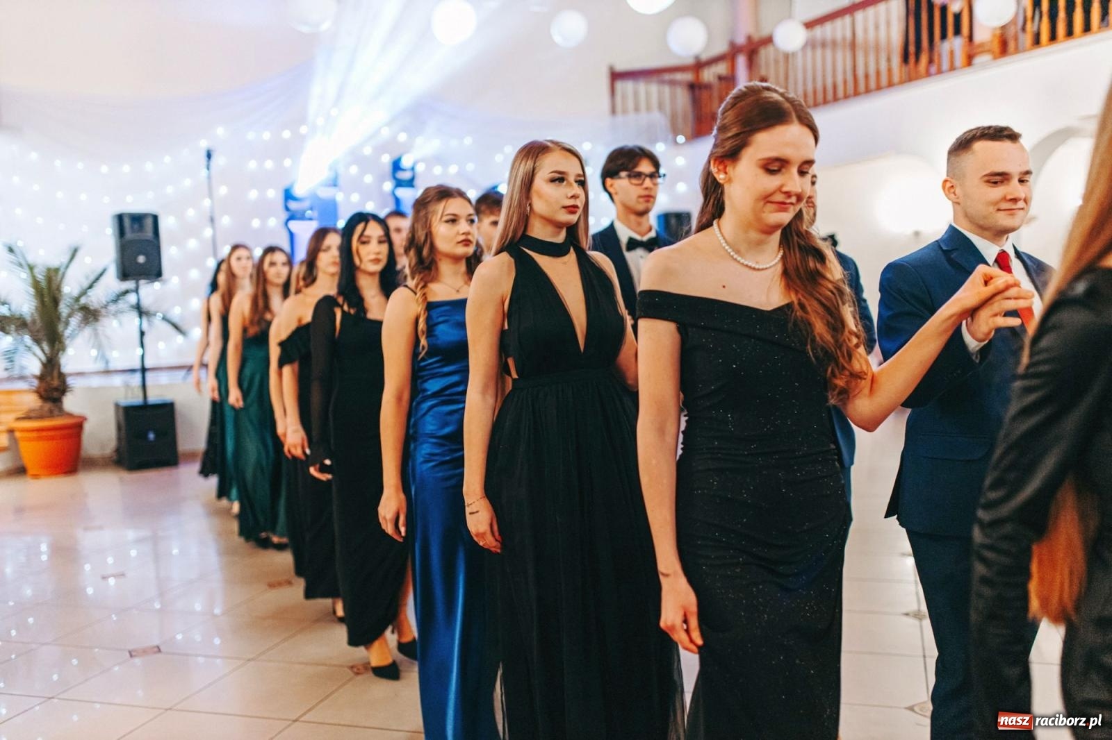 Zdjęcie w galerii na portalu naszraciborz.pl: Ah, cóż to był za bal! Studniówka Kasprowicza na bis! [FOTO] wiadomości z regionu