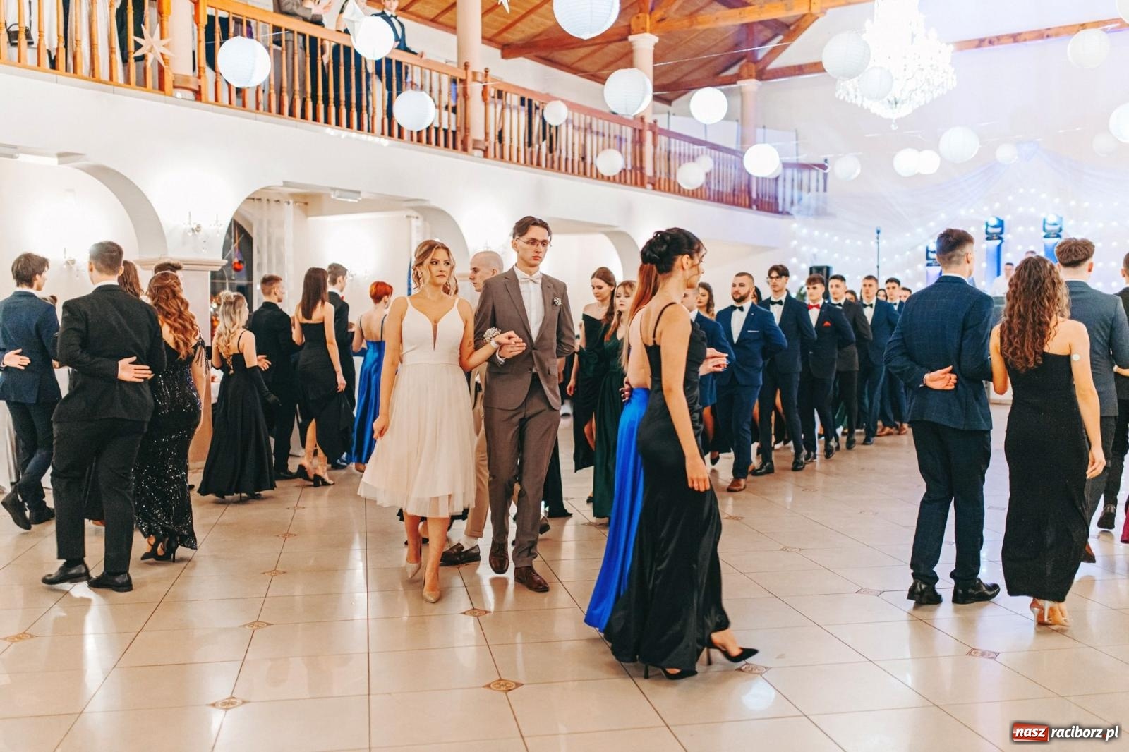 Zdjęcie w galerii na portalu naszraciborz.pl: Ah, cóż to był za bal! Studniówka Kasprowicza na bis! [FOTO] wiadomości z regionu