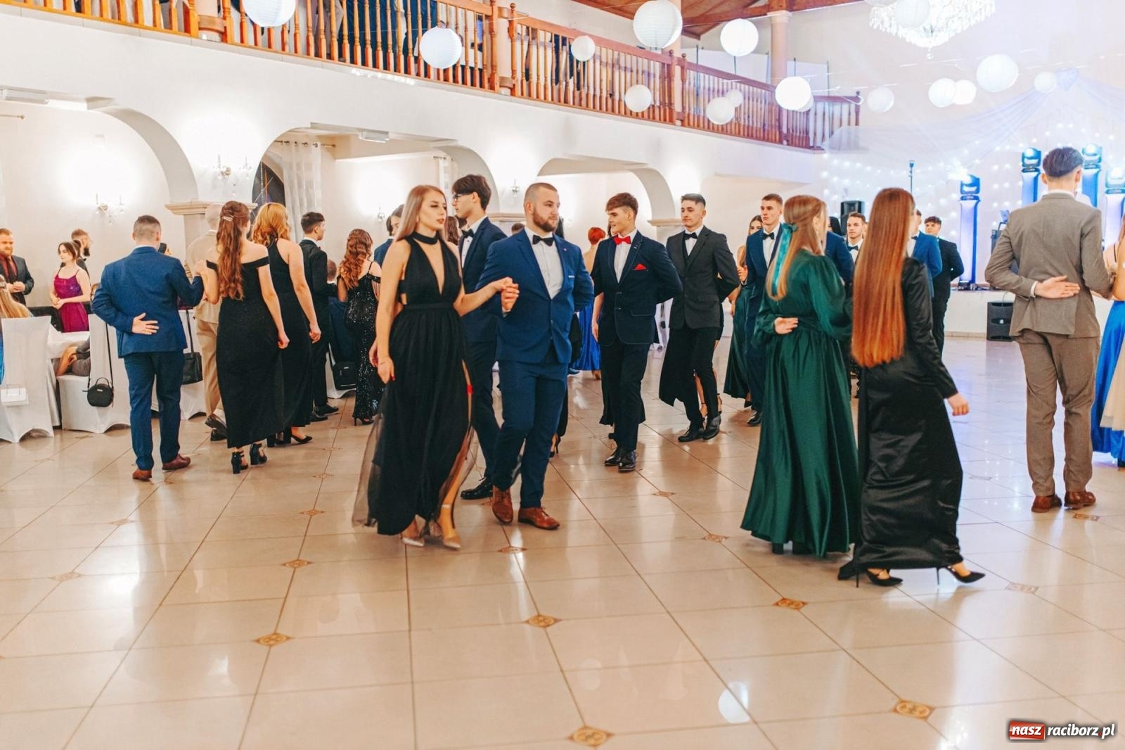 Zdjęcie w galerii na portalu naszraciborz.pl: Ah, cóż to był za bal! Studniówka Kasprowicza na bis! [FOTO] wiadomości z regionu