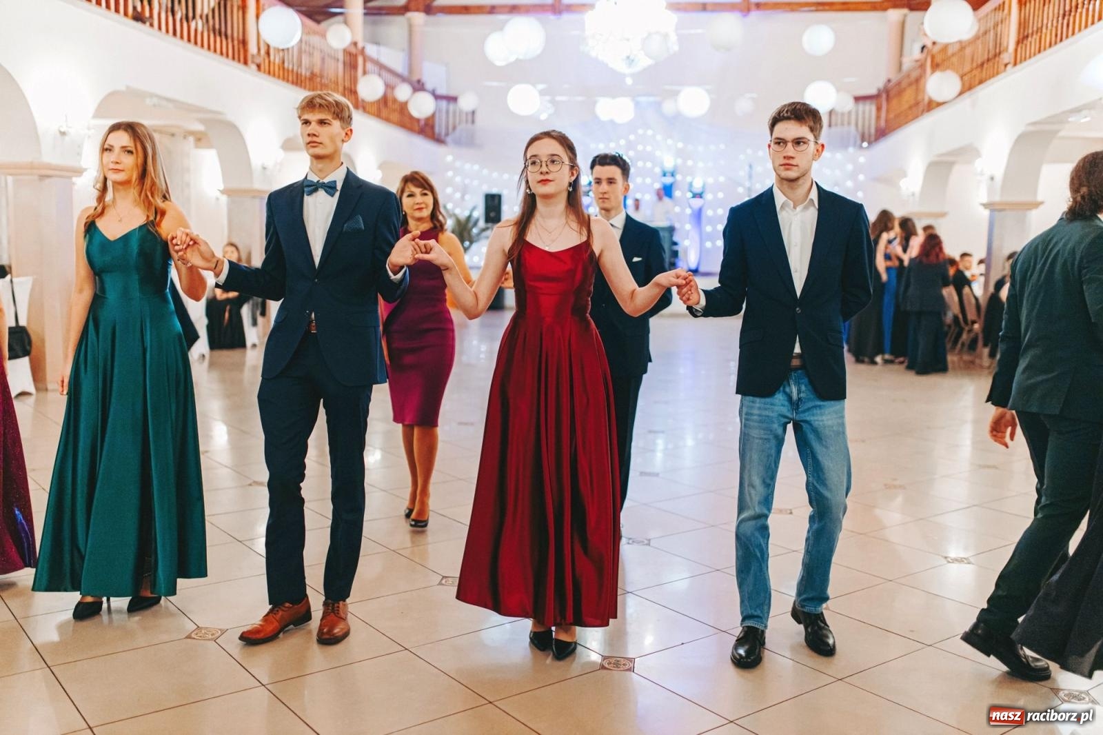 Zdjęcie w galerii na portalu naszraciborz.pl: Ah, cóż to był za bal! Studniówka Kasprowicza na bis! [FOTO] wiadomości z regionu