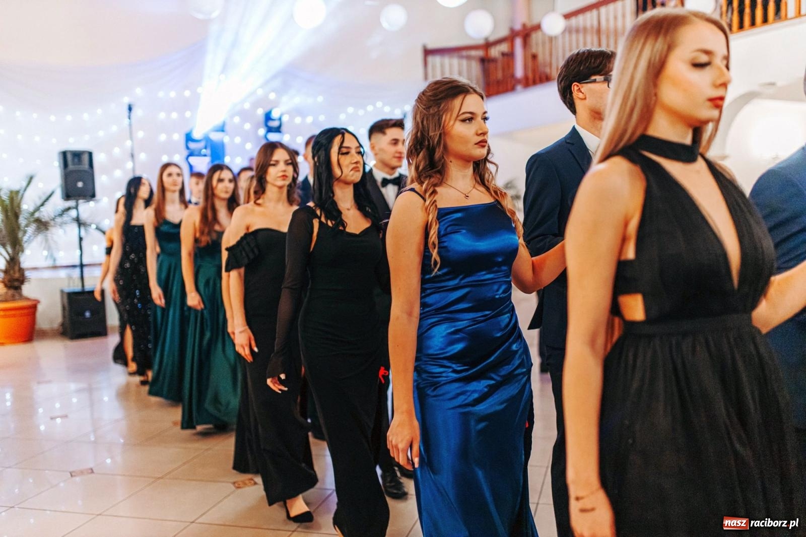 Zdjęcie w galerii na portalu naszraciborz.pl: Ah, cóż to był za bal! Studniówka Kasprowicza na bis! [FOTO] wiadomości z regionu