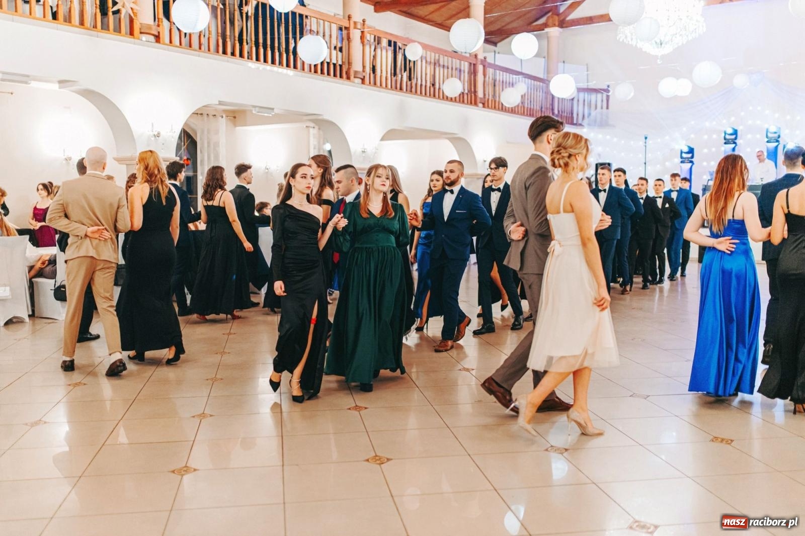 Zdjęcie w galerii na portalu naszraciborz.pl: Ah, cóż to był za bal! Studniówka Kasprowicza na bis! [FOTO] wiadomości z regionu