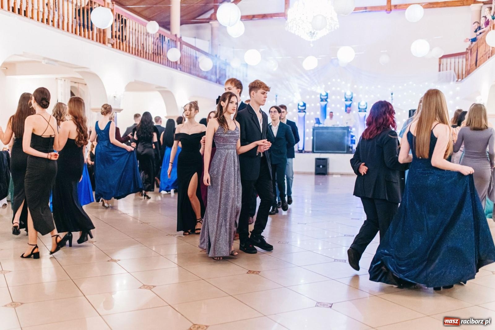 Zdjęcie w galerii na portalu naszraciborz.pl: Ah, cóż to był za bal! Studniówka Kasprowicza na bis! [FOTO] wiadomości z regionu