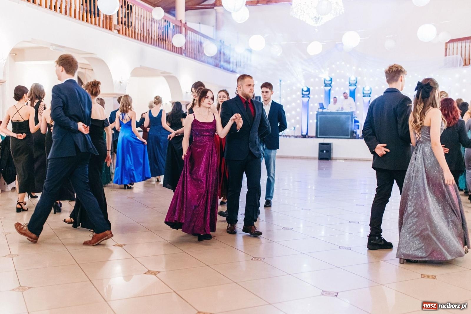 Zdjęcie w galerii na portalu naszraciborz.pl: Ah, cóż to był za bal! Studniówka Kasprowicza na bis! [FOTO] wiadomości z regionu