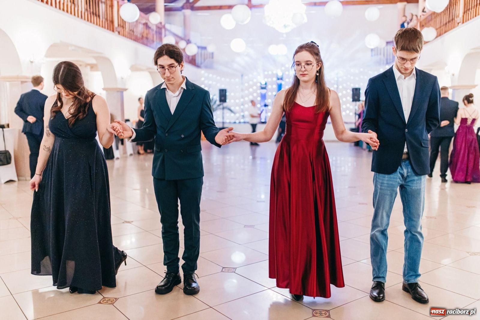 Zdjęcie w galerii na portalu naszraciborz.pl: Ah, cóż to był za bal! Studniówka Kasprowicza na bis! [FOTO] wiadomości z regionu