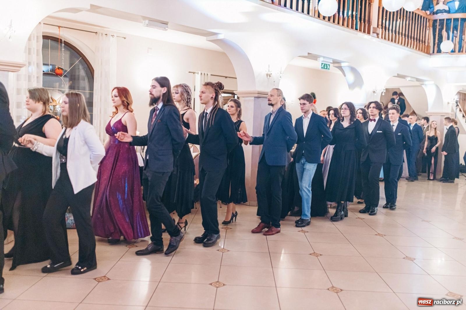 Zdjęcie w galerii na portalu naszraciborz.pl: Ah, cóż to był za bal! Studniówka Kasprowicza na bis! [FOTO] wiadomości z regionu