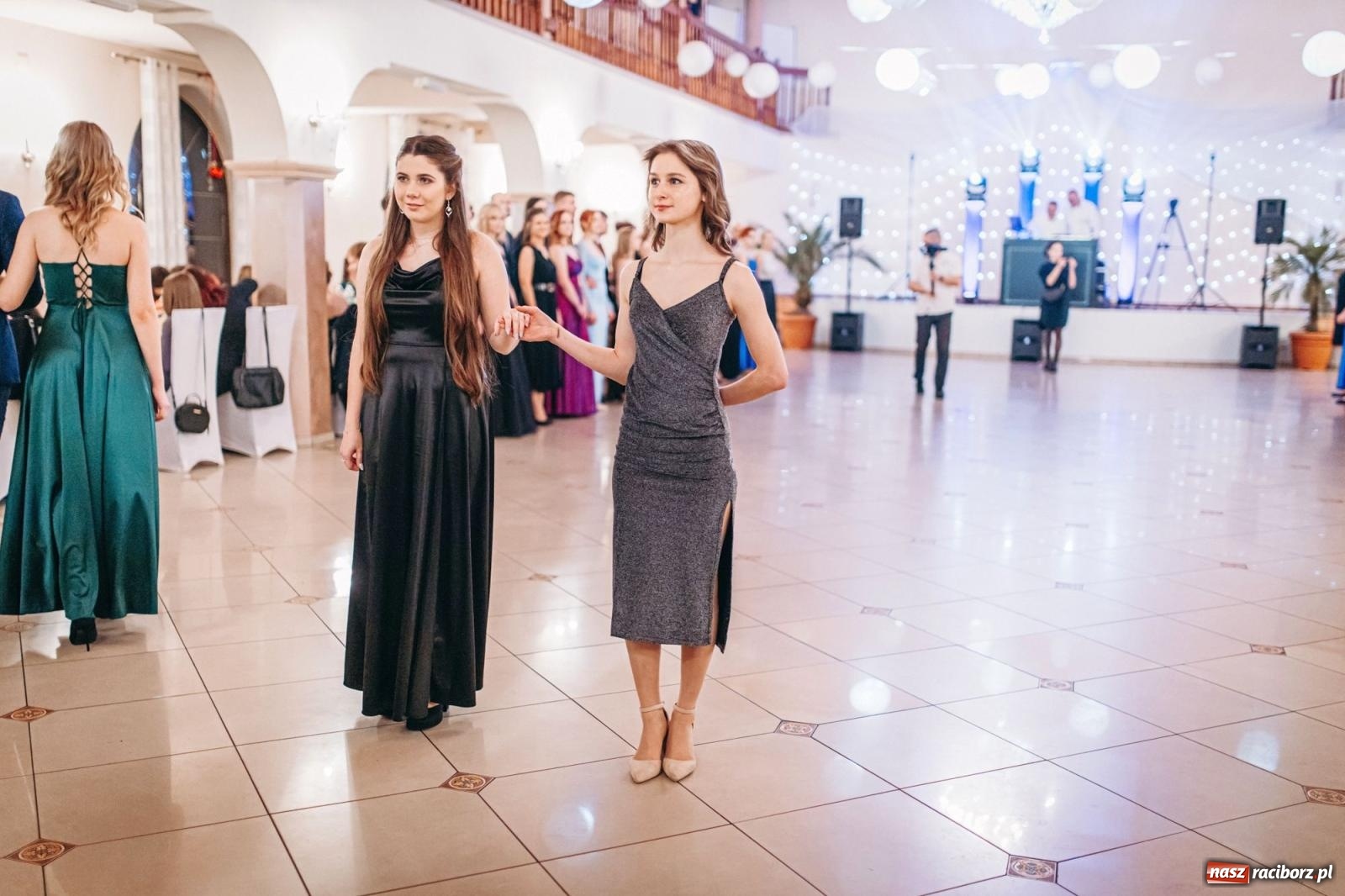 Zdjęcie w galerii na portalu naszraciborz.pl: Ah, cóż to był za bal! Studniówka Kasprowicza na bis! [FOTO] wiadomości z regionu