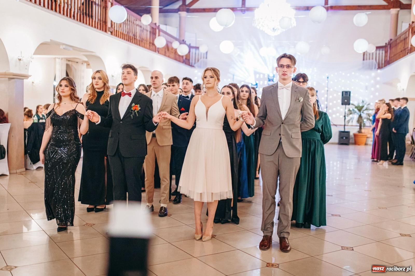 Zdjęcie w galerii na portalu naszraciborz.pl: Ah, cóż to był za bal! Studniówka Kasprowicza na bis! [FOTO] wiadomości z regionu