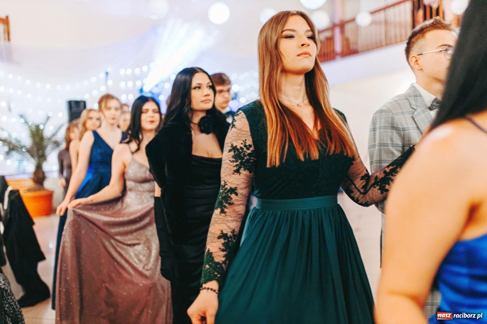 Zdjęcie w galerii na portalu naszraciborz.pl: Ah, cóż to był za bal! Studniówka Kasprowicza na bis! [FOTO] wiadomości z regionu