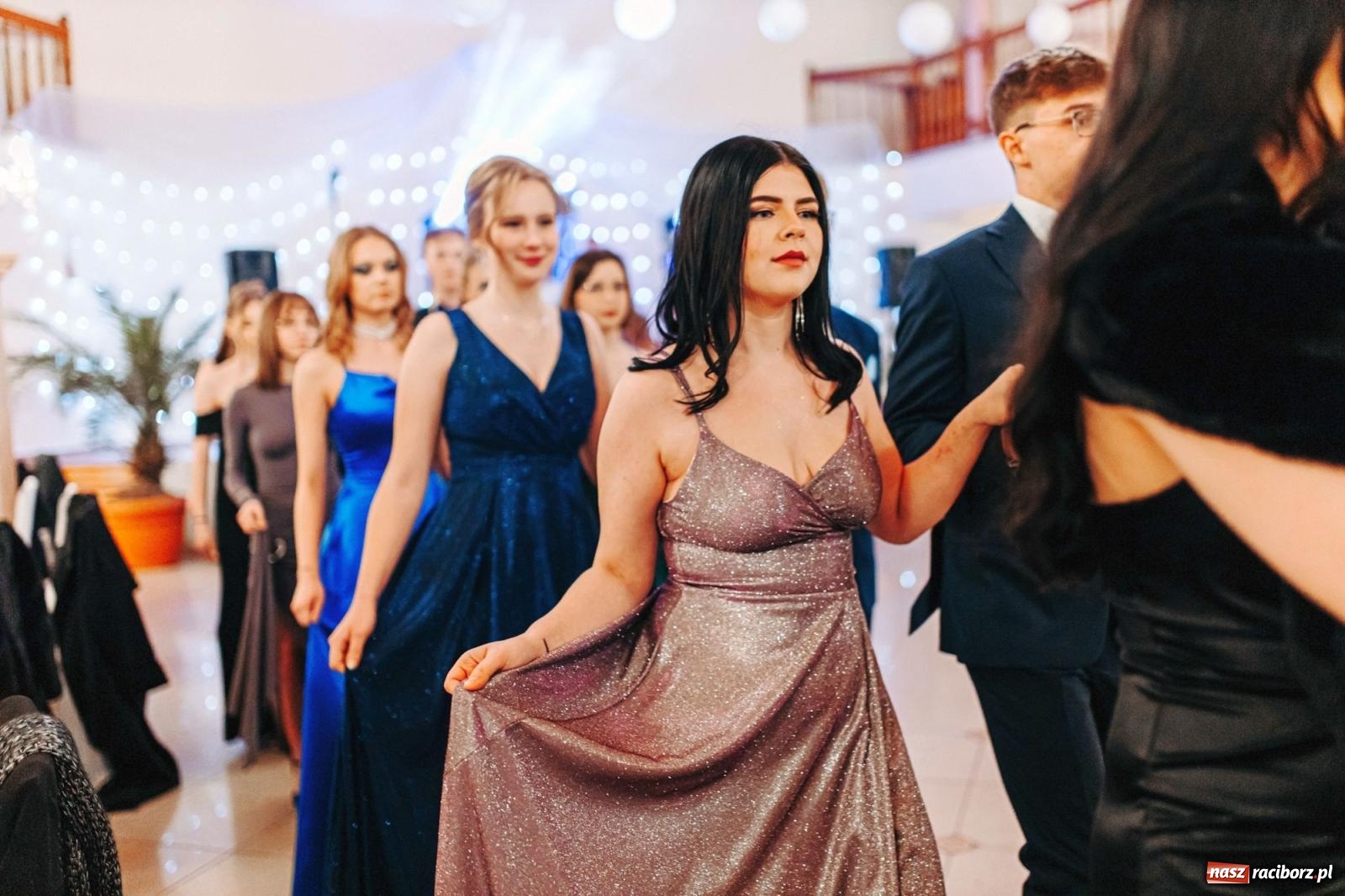 Zdjęcie w galerii na portalu naszraciborz.pl: Ah, cóż to był za bal! Studniówka Kasprowicza na bis! [FOTO] wiadomości z regionu