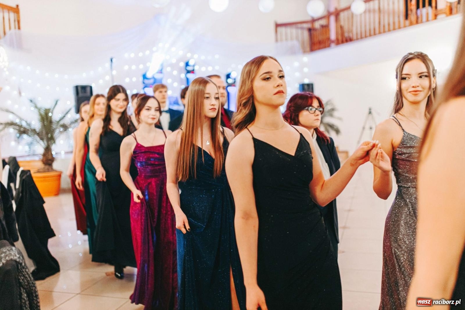 Zdjęcie w galerii na portalu naszraciborz.pl: Ah, cóż to był za bal! Studniówka Kasprowicza na bis! [FOTO] wiadomości z regionu