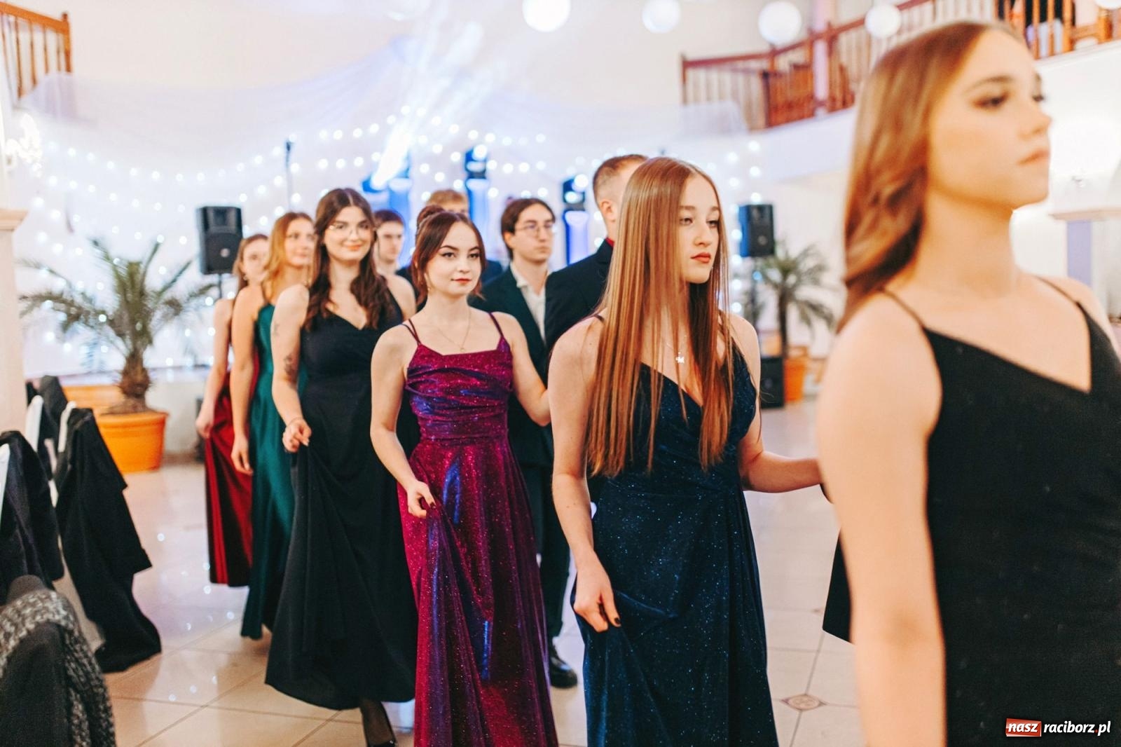 Zdjęcie w galerii na portalu naszraciborz.pl: Ah, cóż to był za bal! Studniówka Kasprowicza na bis! [FOTO] wiadomości z regionu