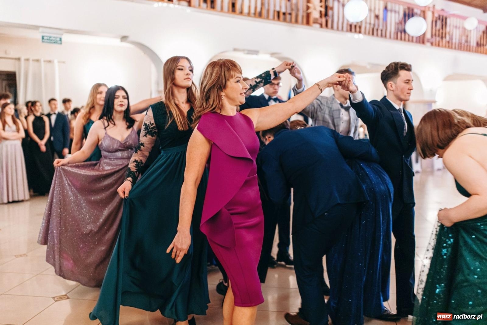 Zdjęcie w galerii na portalu naszraciborz.pl: Ah, cóż to był za bal! Studniówka Kasprowicza na bis! [FOTO] wiadomości z regionu