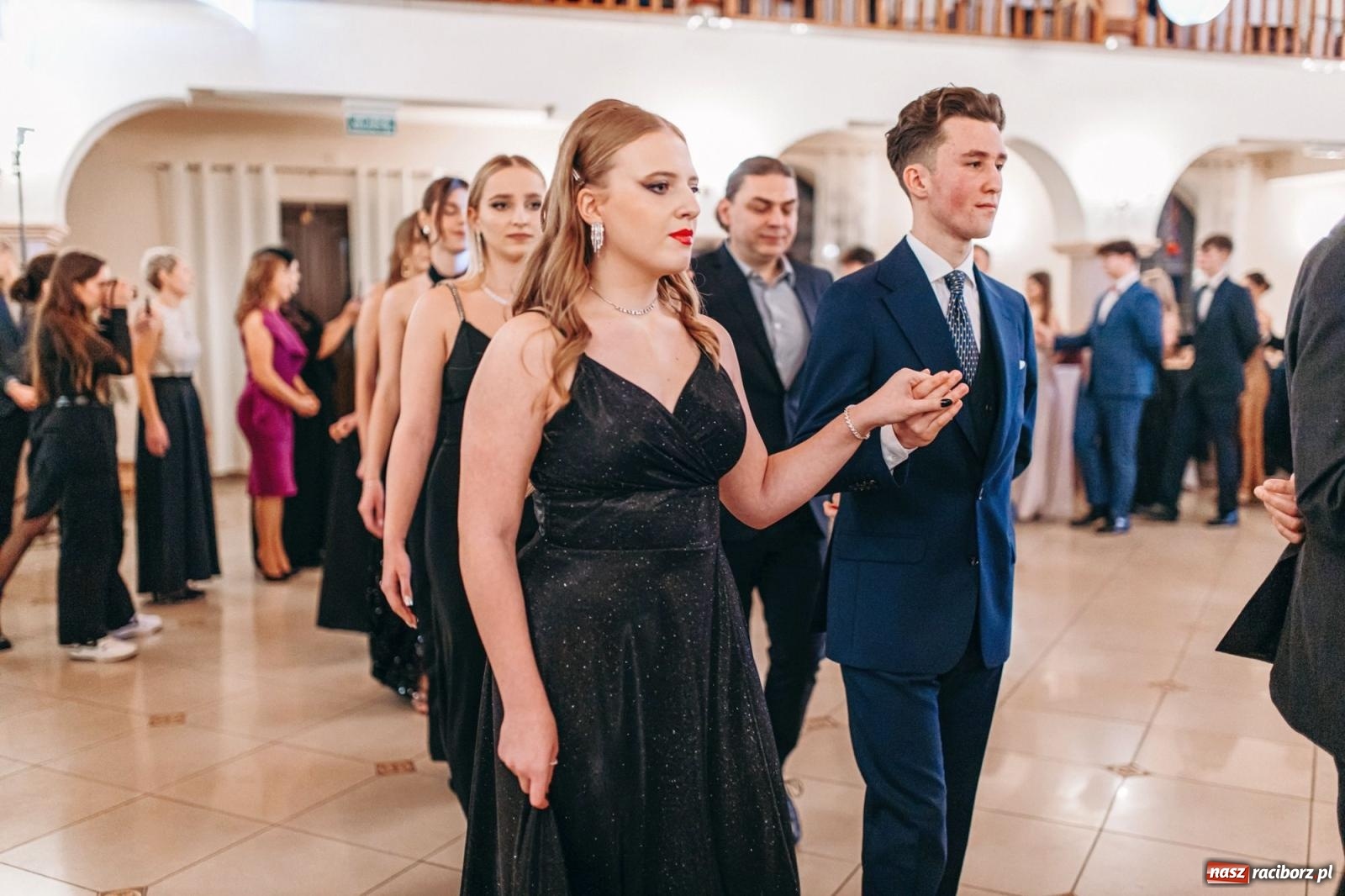 Zdjęcie w galerii na portalu naszraciborz.pl: Ah, cóż to był za bal! Studniówka Kasprowicza na bis! [FOTO] wiadomości z regionu