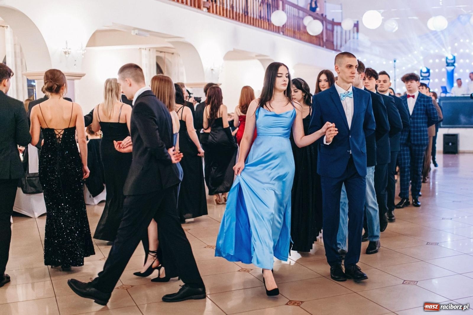 Zdjęcie w galerii na portalu naszraciborz.pl: Ah, cóż to był za bal! Studniówka Kasprowicza na bis! [FOTO] wiadomości z regionu