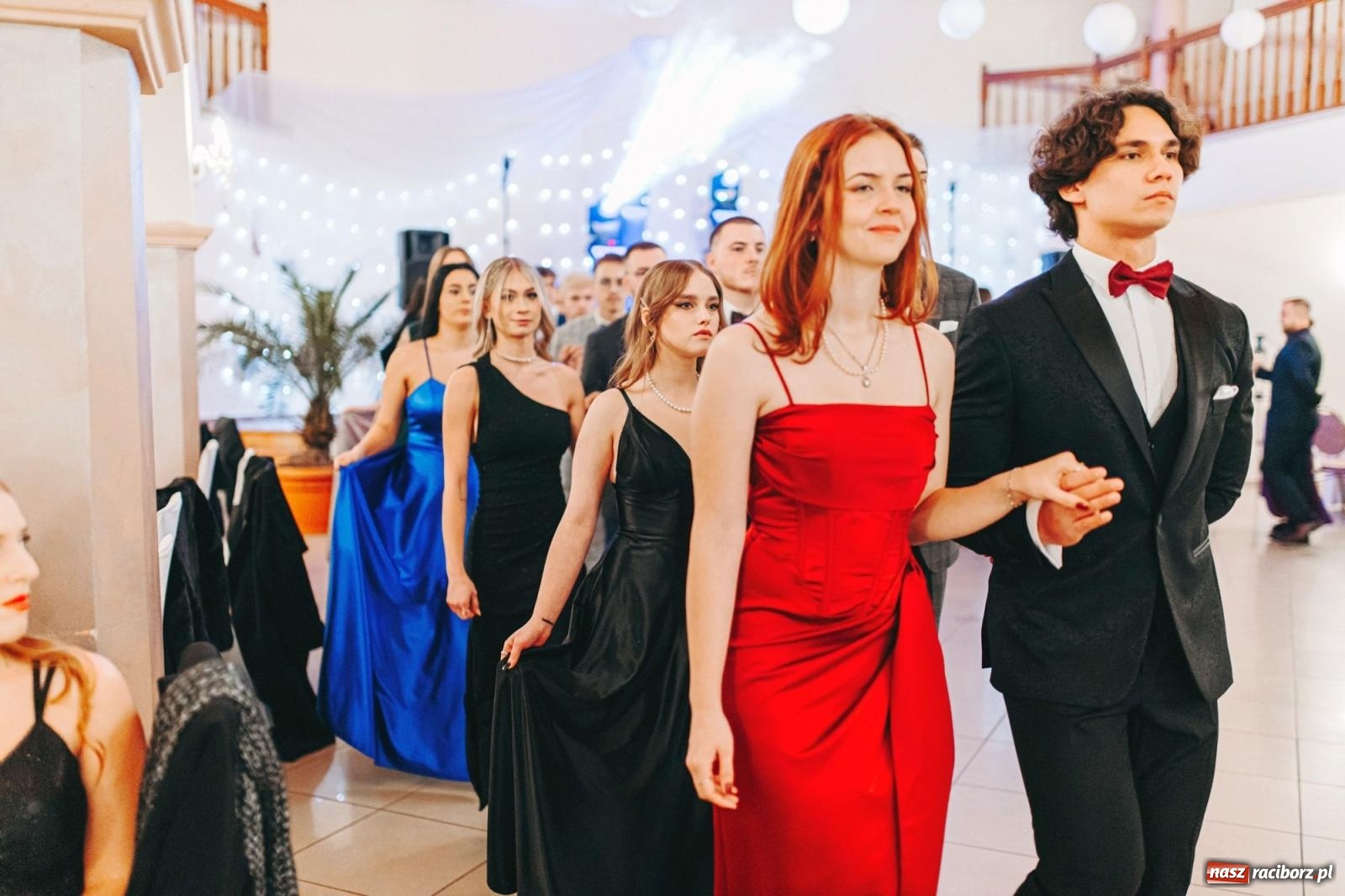 Zdjęcie w galerii na portalu naszraciborz.pl: Ah, cóż to był za bal! Studniówka Kasprowicza na bis! [FOTO] wiadomości z regionu