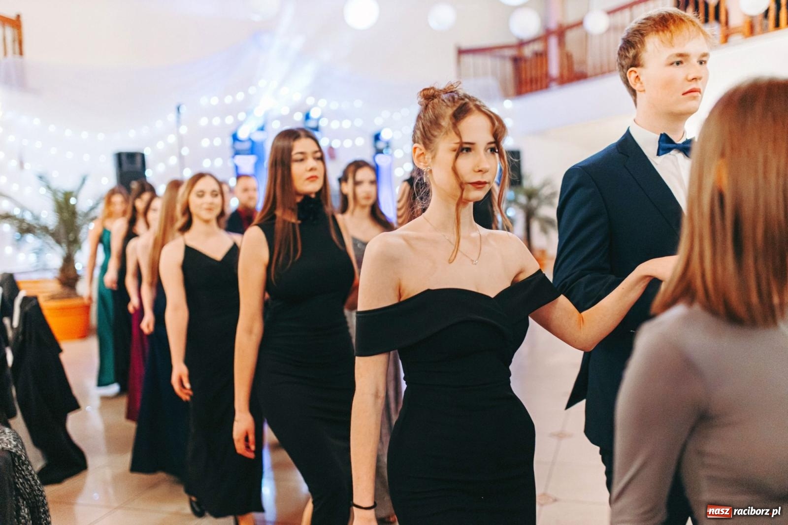 Zdjęcie w galerii na portalu naszraciborz.pl: Ah, cóż to był za bal! Studniówka Kasprowicza na bis! [FOTO] wiadomości z regionu