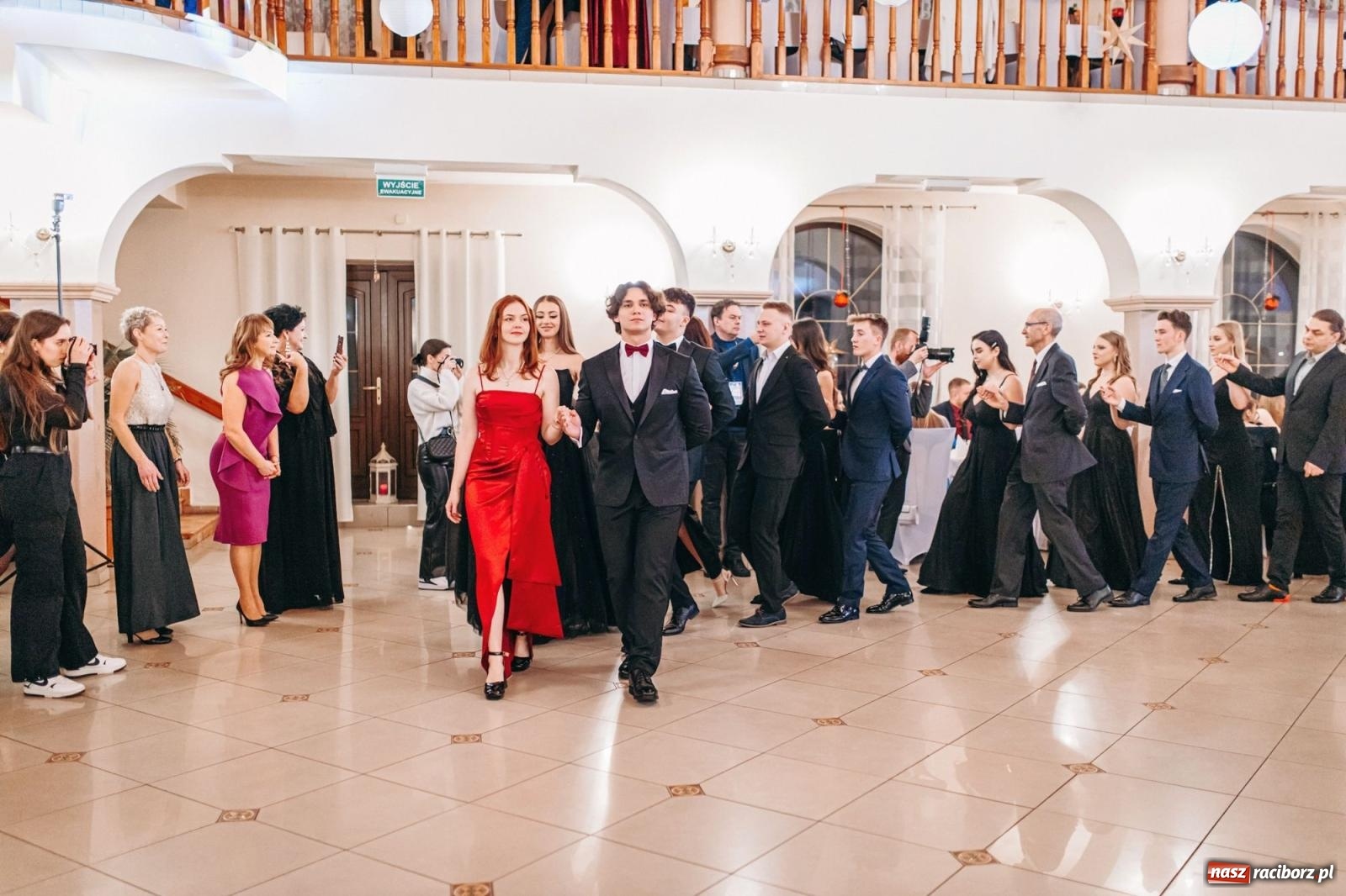 Zdjęcie w galerii na portalu naszraciborz.pl: Ah, cóż to był za bal! Studniówka Kasprowicza na bis! [FOTO] wiadomości z regionu