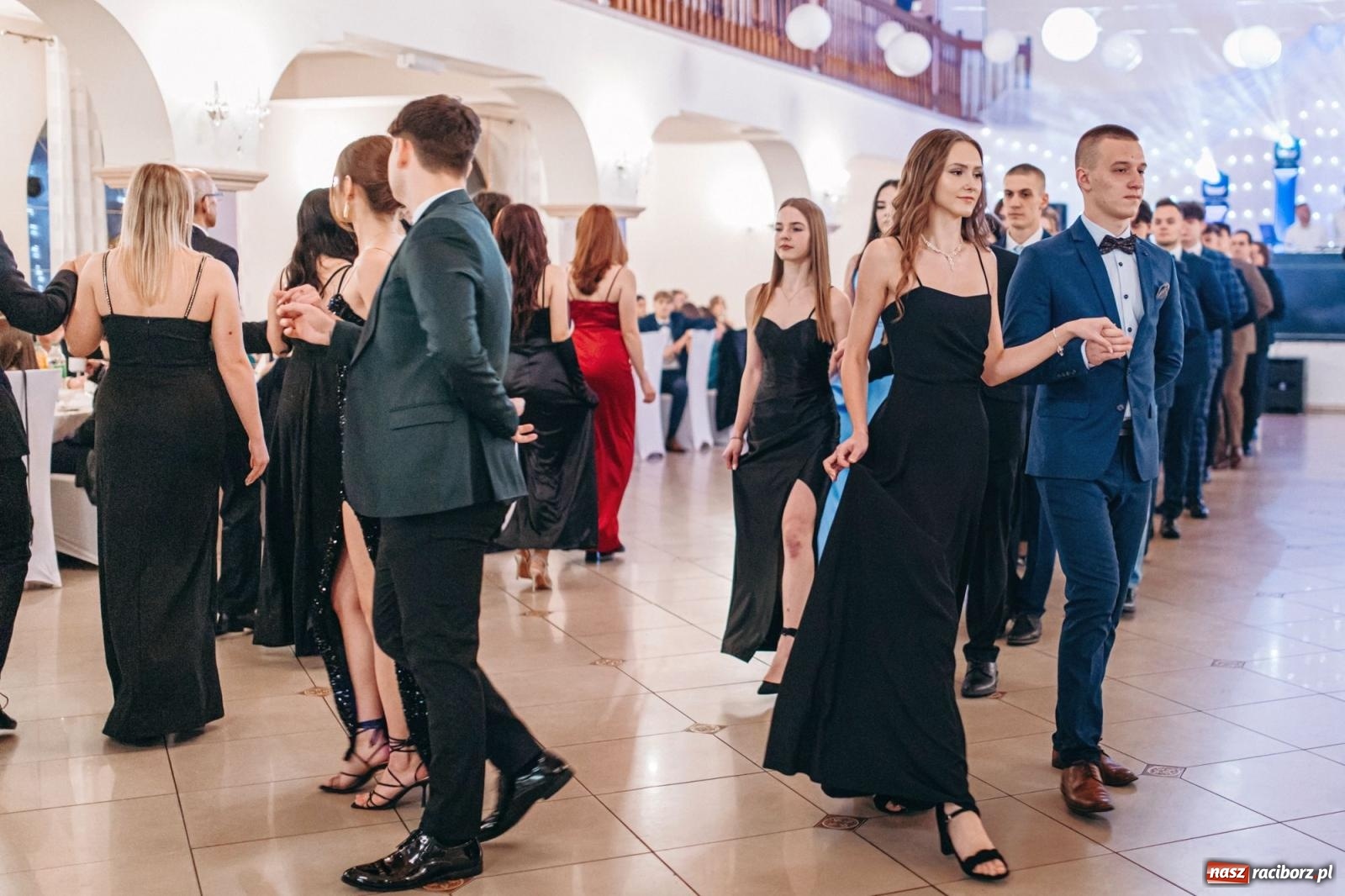 Zdjęcie w galerii na portalu naszraciborz.pl: Ah, cóż to był za bal! Studniówka Kasprowicza na bis! [FOTO] wiadomości z regionu