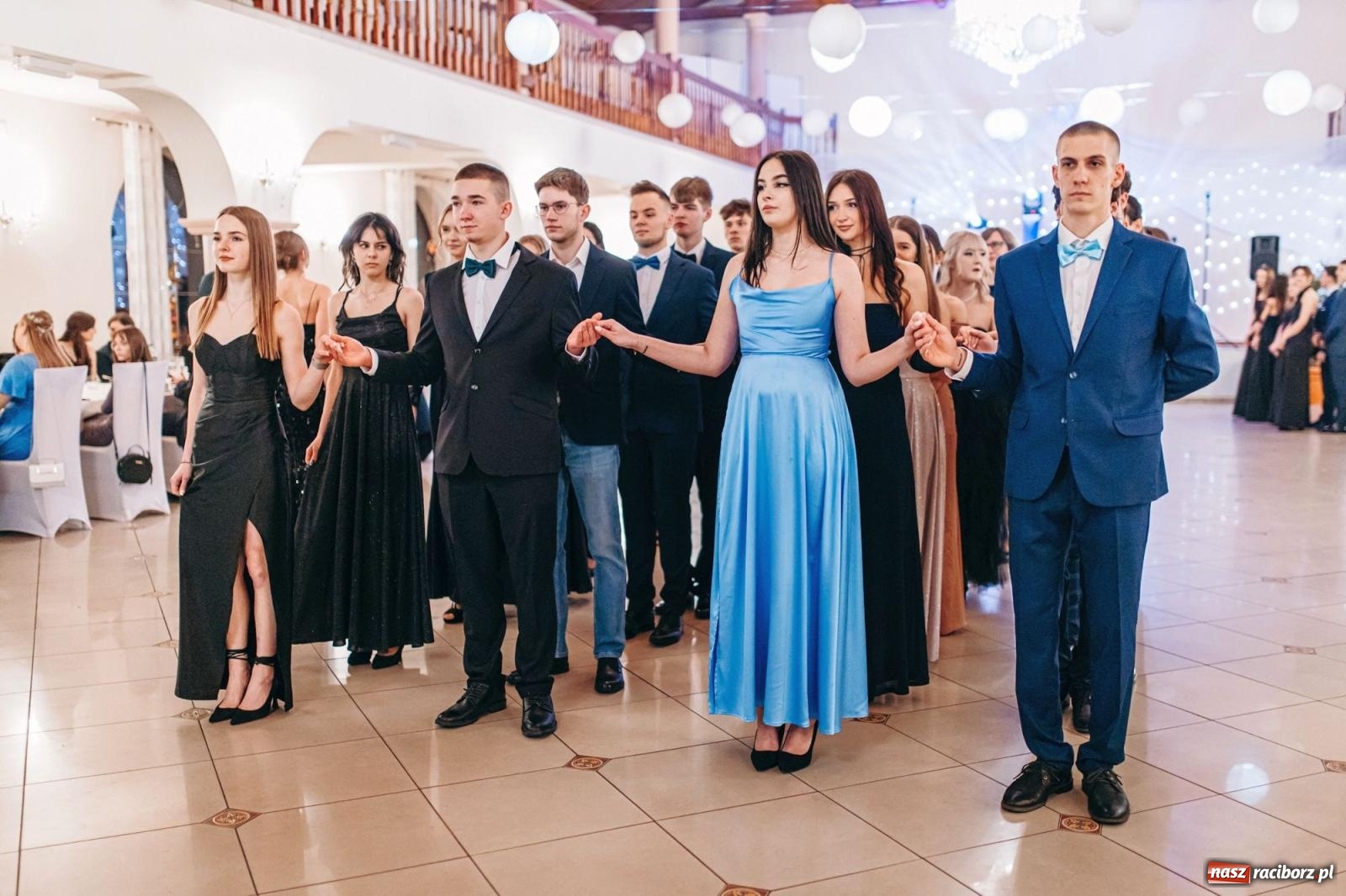 Zdjęcie w galerii na portalu naszraciborz.pl: Ah, cóż to był za bal! Studniówka Kasprowicza na bis! [FOTO] wiadomości z regionu