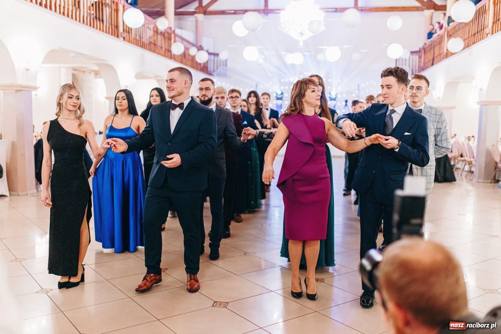 Zdjęcie w galerii na portalu naszraciborz.pl: Ah, cóż to był za bal! Studniówka Kasprowicza na bis! [FOTO] wiadomości z regionu