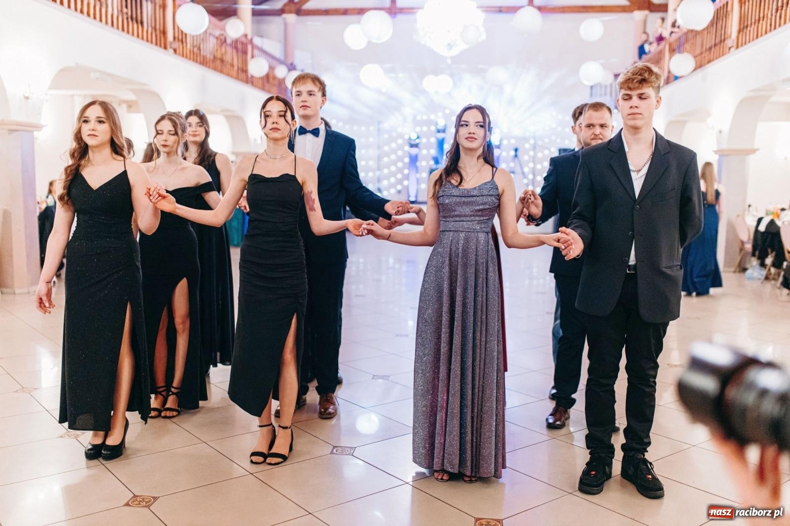 Zdjęcie w galerii na portalu naszraciborz.pl: Ah, cóż to był za bal! Studniówka Kasprowicza na bis! [FOTO] wiadomości z regionu