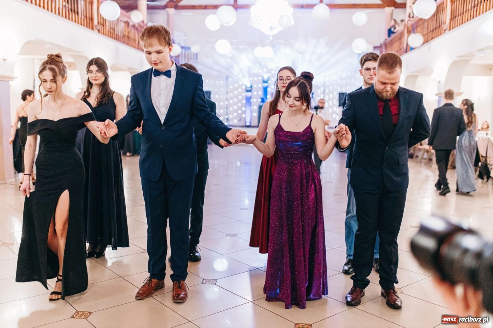 Zdjęcie w galerii na portalu naszraciborz.pl: Ah, cóż to był za bal! Studniówka Kasprowicza na bis! [FOTO] wiadomości z regionu