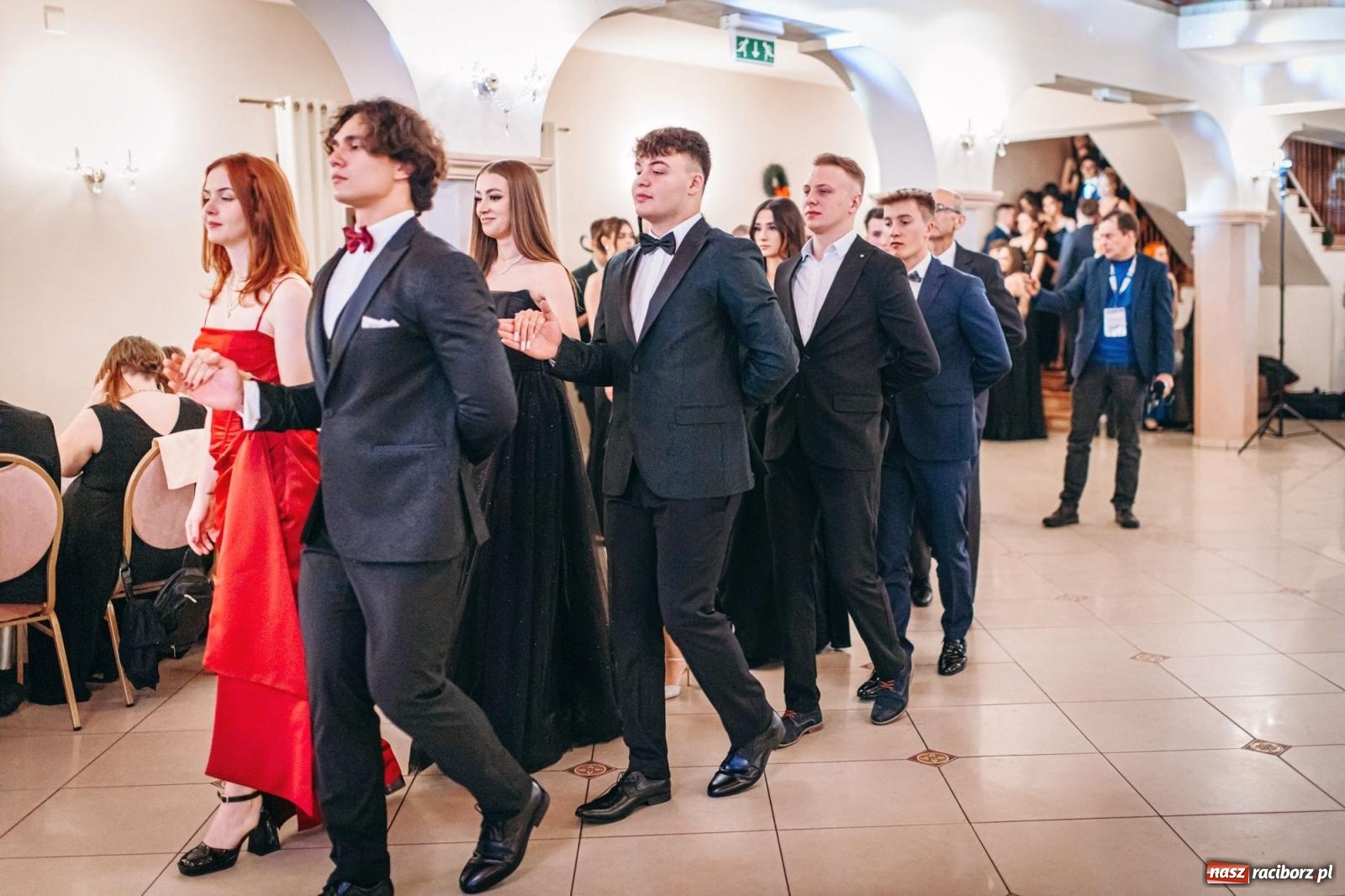 Zdjęcie w galerii na portalu naszraciborz.pl: Ah, cóż to był za bal! Studniówka Kasprowicza na bis! [FOTO] wiadomości z regionu