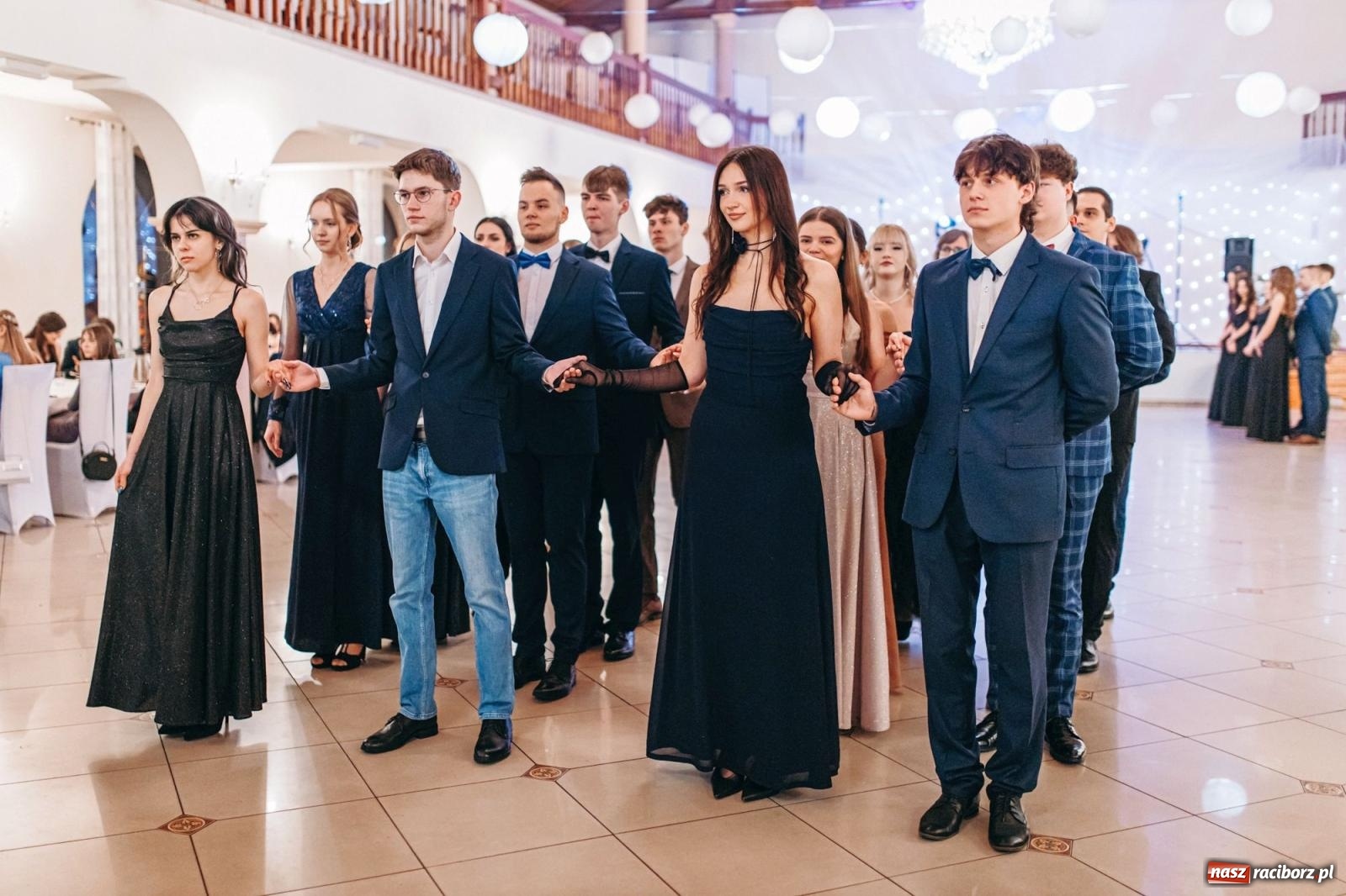 Zdjęcie w galerii na portalu naszraciborz.pl: Ah, cóż to był za bal! Studniówka Kasprowicza na bis! [FOTO] wiadomości z regionu