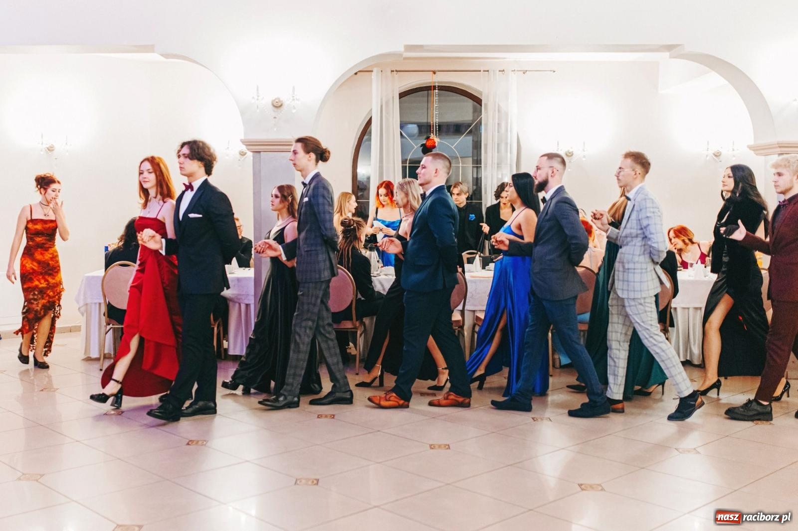 Zdjęcie w galerii na portalu naszraciborz.pl: Ah, cóż to był za bal! Studniówka Kasprowicza na bis! [FOTO] wiadomości z regionu